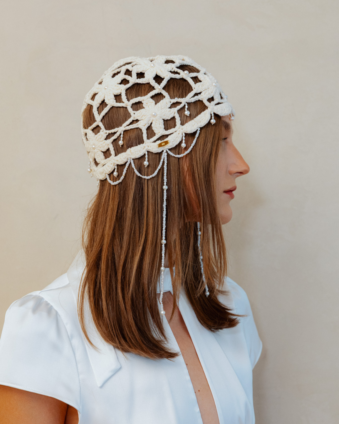 Gorrito de crochet con perlas