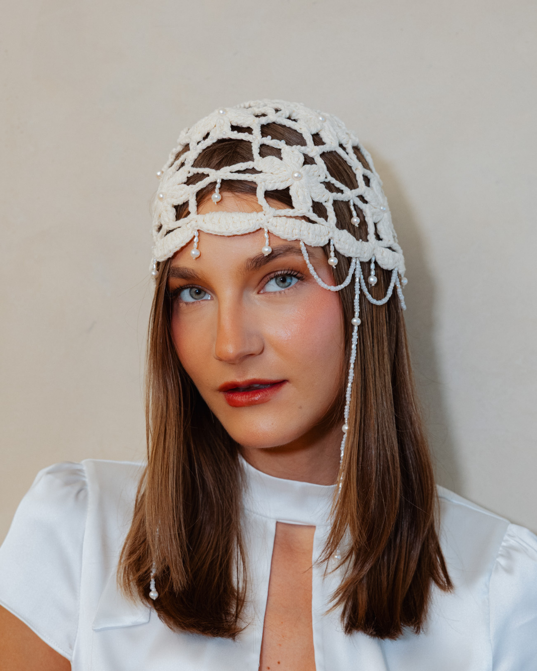 Gorrito de crochet con perlas