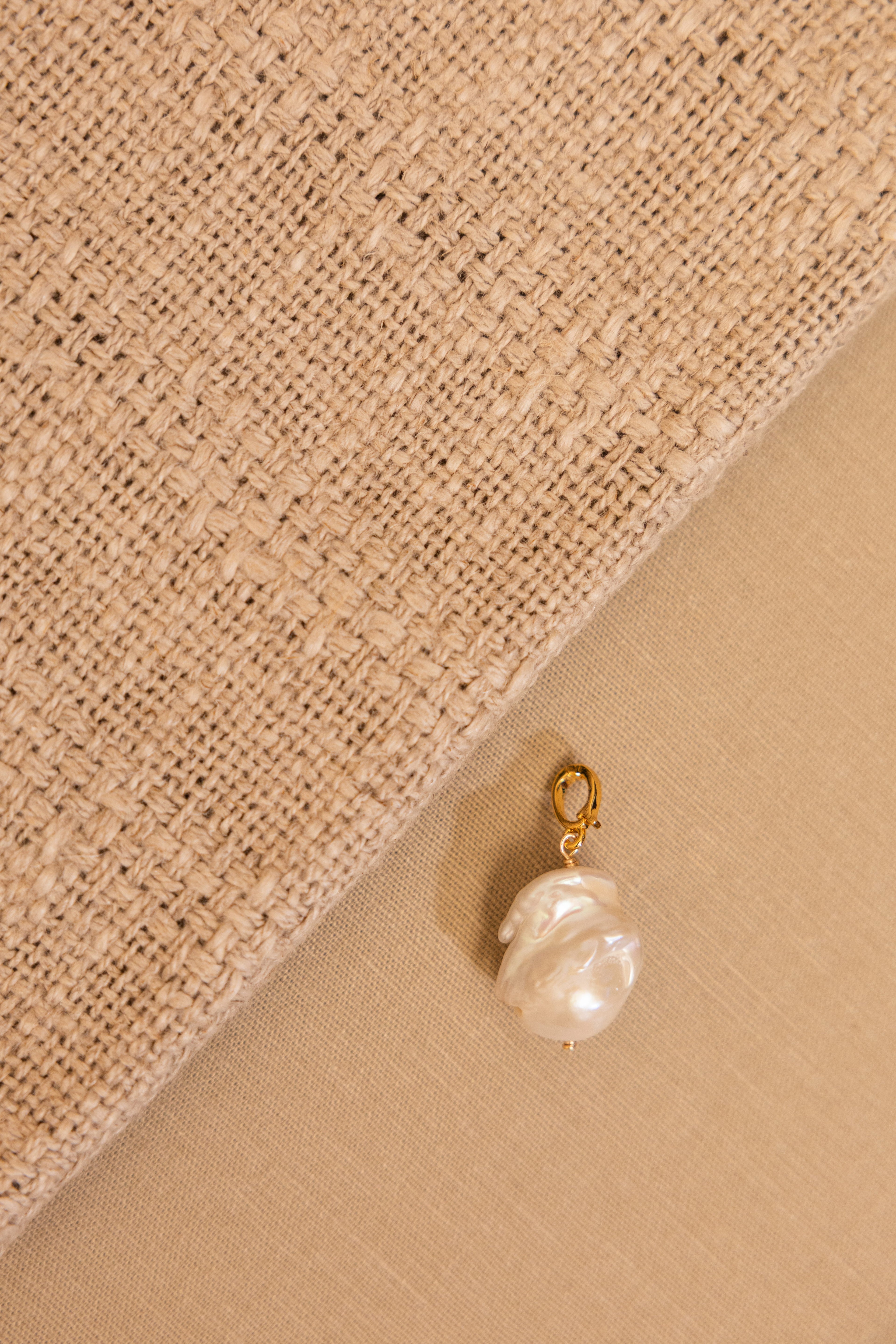 Caviar Charm Perla