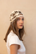 Gorrito de crochet con perlas