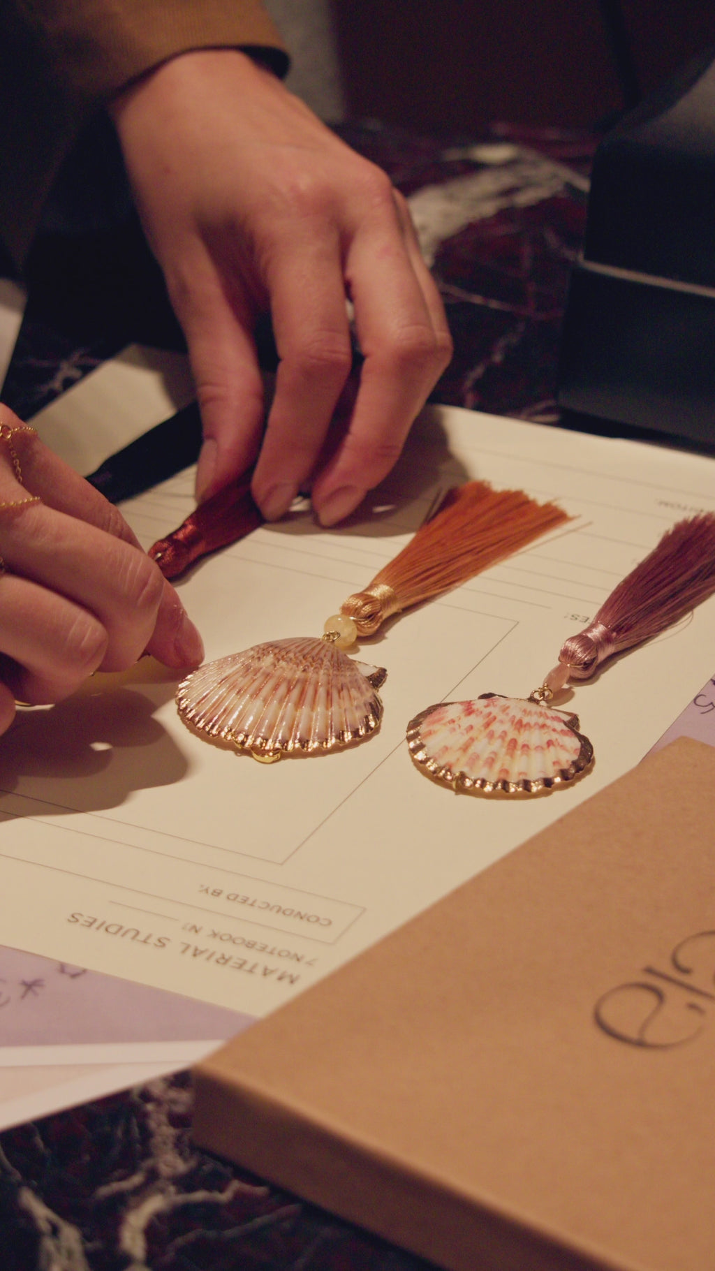 Charm Duna con Tassel